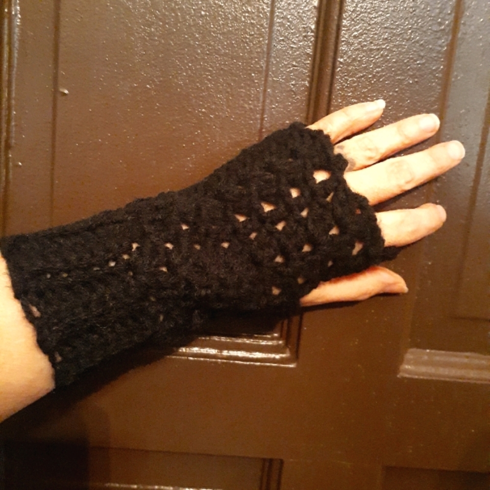 HANDMADE GLOVES